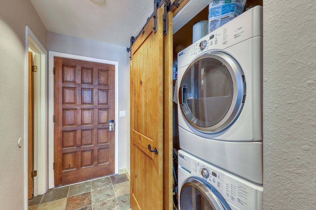 Ganze Wohnung, Verbesserte Wohnung mit großen Fenstern, Golf vor Ort, gemeinsames Tennis und Basketball in Eagle-Vail, Beaver Creek