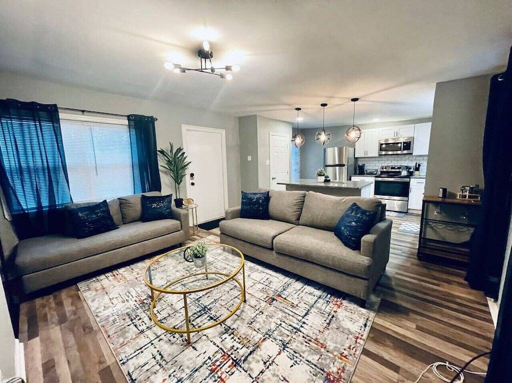 Newly Renovated Home, Fenced Yard, Rec Room with Foosball and Wifi! in East Point, Fulton County