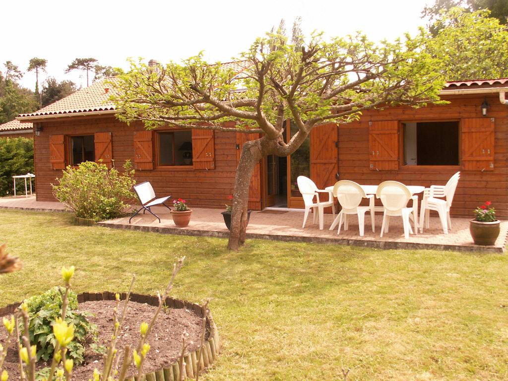 Chalet Bois "Robinson" Saint-Palais-sur-Mer in Saint-Palais-sur-Mer, Côte de Beauté
