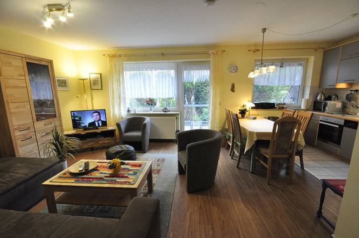 Ferienwohnung für 3 Personen, mit Terrasse und Garten in Carolinensiel - 2