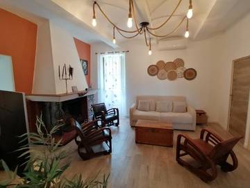 Gîte pour 6 personnes, avec vue ainsi que jardin et piscine à Courry