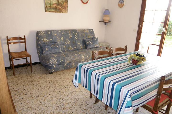 Ganze Wohnung, Geräumiges Erdgeschoss der Villa herrlicher Meerblick, nicht einsehbare Terrasse in Le Lavandou, Parc national Port-Cros