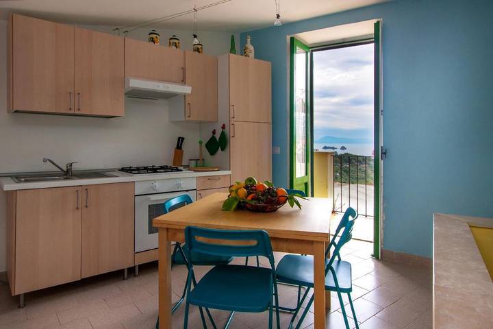 Casa vacanza per 6 persone, con panorama e balcone nonché piscina in Nerano