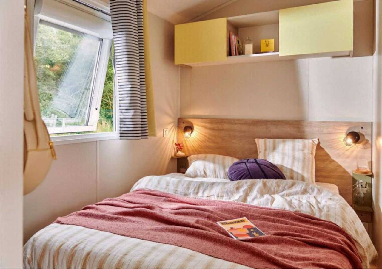 Zecamping familial parc aquatique chiens acceptés mobil-home clim 30m2 in Sérignan, Côte méditerranéenne (France)