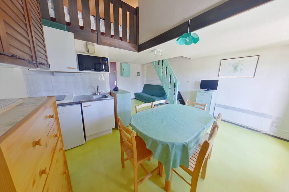 Entire apartment, Bright apartment for 6 in the center of Prémanon in Prémanon, Parc naturel régional du Haut-Jura