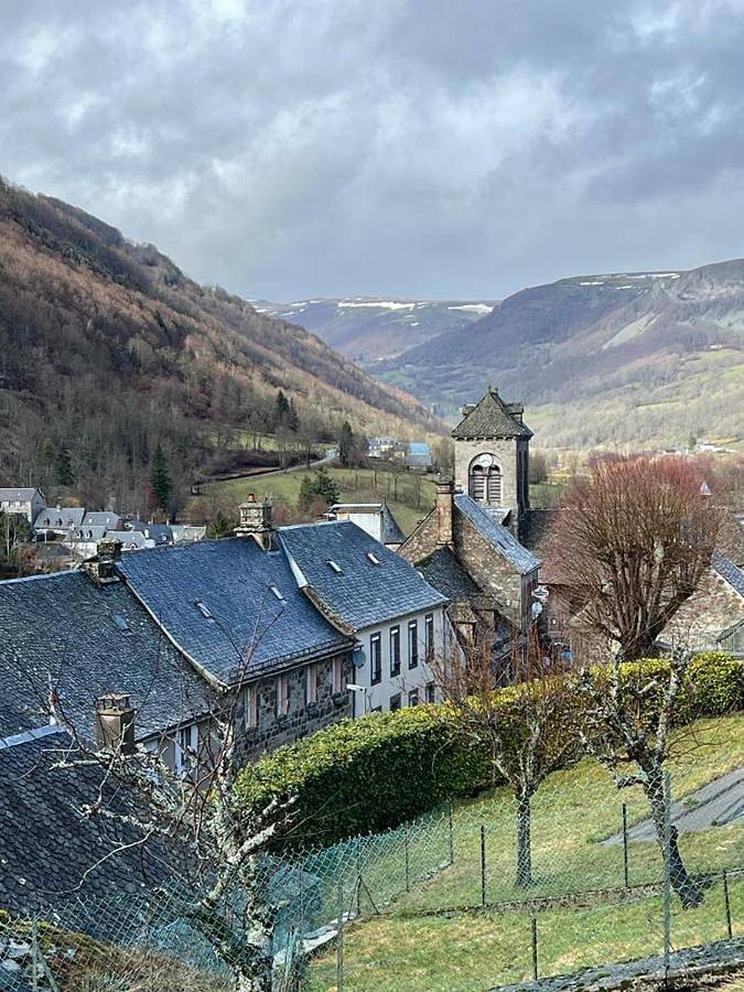 Location de vacances pour 7 personnes, avec sauna ainsi que terrasse et vue à Brezons