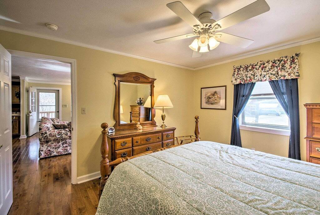 Ganze Wohnung, Central Damascus Apt w / Views, zu Fuß zu Geschäften + Parks! in Damascus, Washington County (VA)