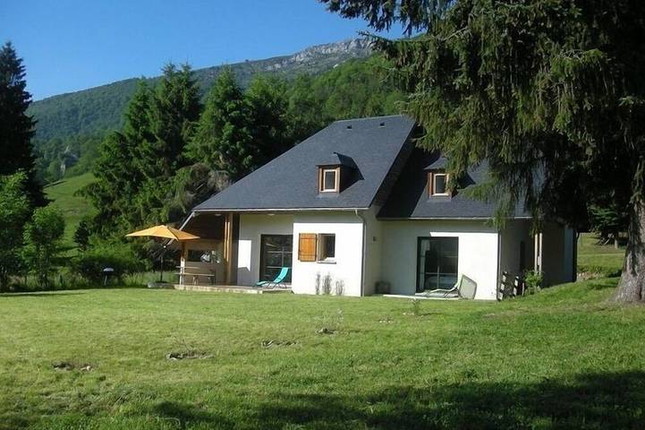 Gîte pour 8 personnes, avec Terrasse et Jardin à Campan