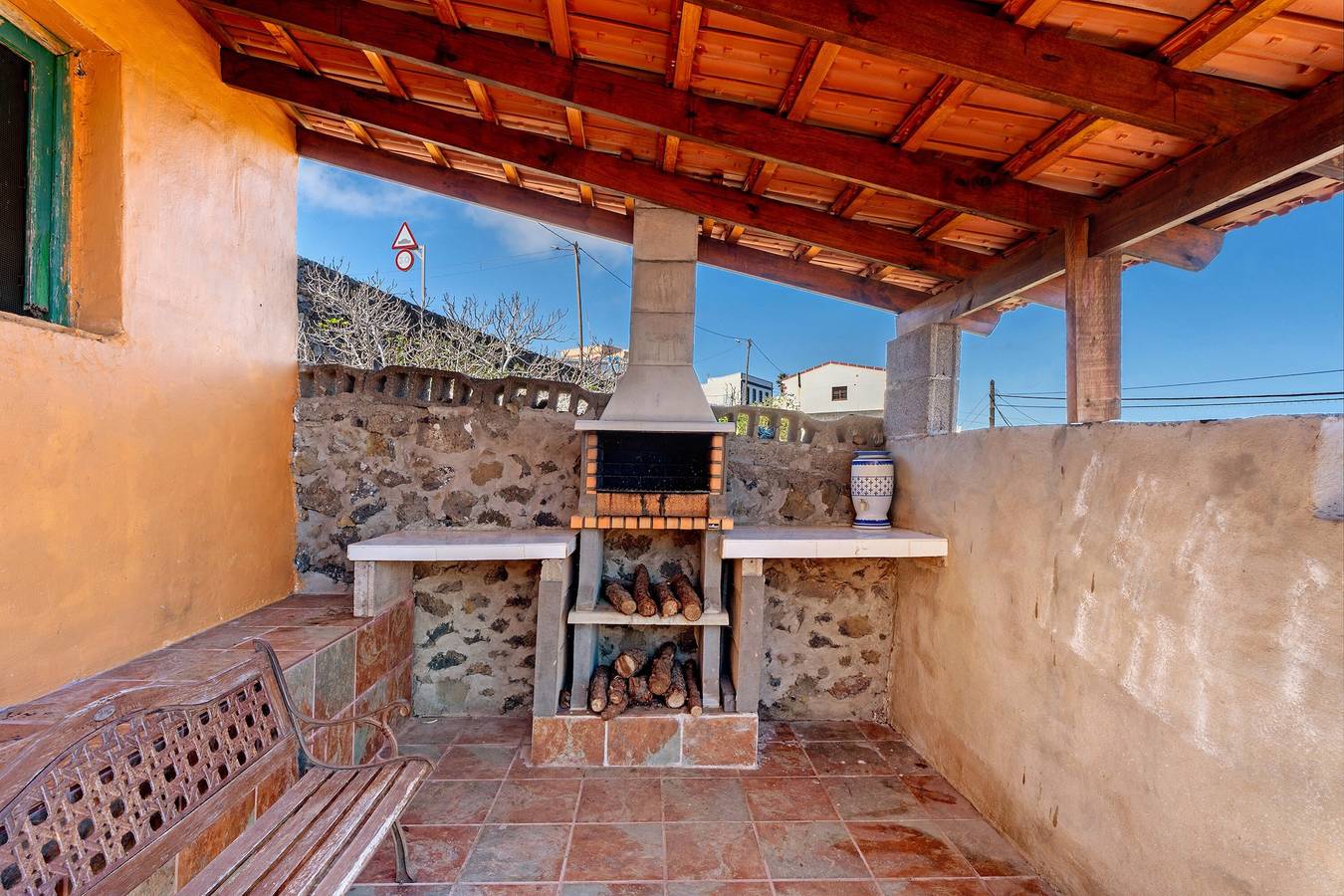 Casa de vacaciones 'Maruca 1' con vistas al mar, terraza privada y Wi-Fi in El Mocanal, Valverde