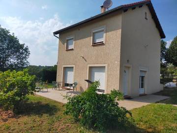 Gîte pour 5 personnes, avec vue et jardin, animaux acceptés à Saint-Jean-de-Marcel