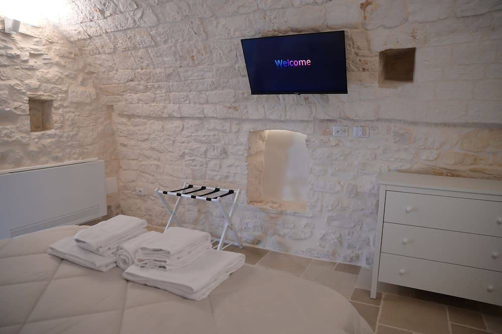 Botticella - Campanile Inn; Comfortable room in historic building -Locorotondo in Locorotondo, Bari Province