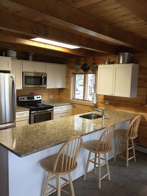 Log cabin for 15 people, with yard in Catskill Mountains