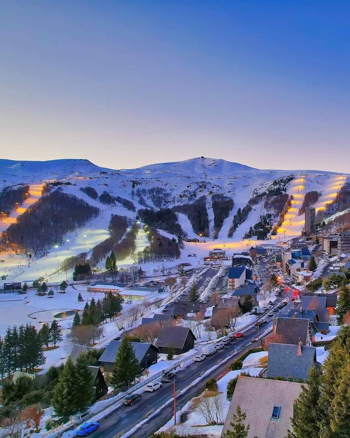 Gîte pour 6 personnes, avec terrasse dans Lac Pavin - 2