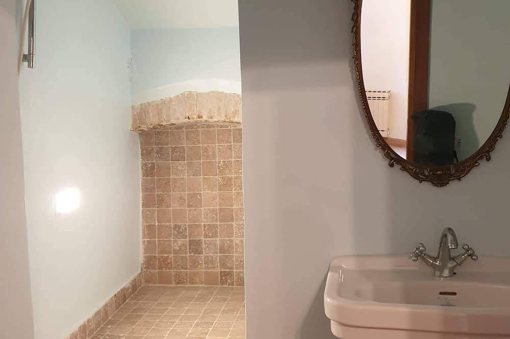 Entire apartment, Charming apartment in medieval tower in Spoleto, Perugia Province