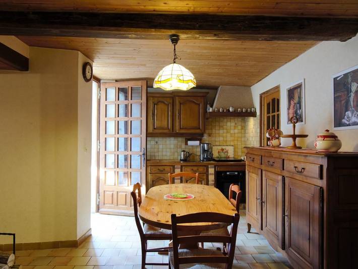 Encantadora Casa con Patio Cerca de Castillos y Viñedos - Se Admiten Mascotas in Arthonnay, Región de Avallon