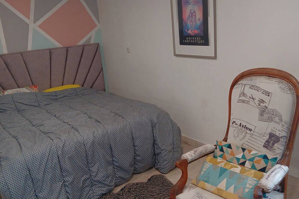 Holiday Home 'Maison Au Bord De L'eau' with Shared Terrace, Private Garden and Wi-Fi in Loches, Loches region