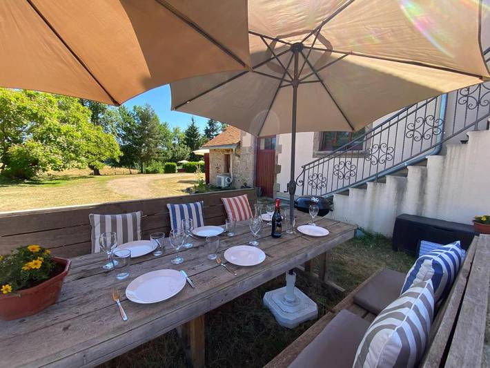 Location de vacances pour 8 personnes, avec vue ainsi que jardin et piscine à Barrais-Bussolles - 4