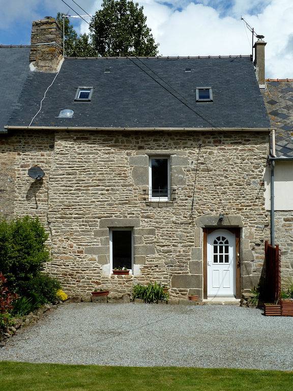 Gîte pour 6 personnes, avec jardin et terrasse à Ménéac