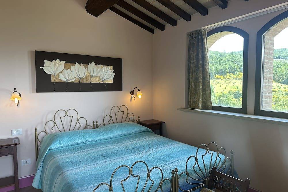 Villa De Piedra En La Cima De Una Colina De Olivas Con Piscina in Gualdo Cattaneo, Provincia de Perugia