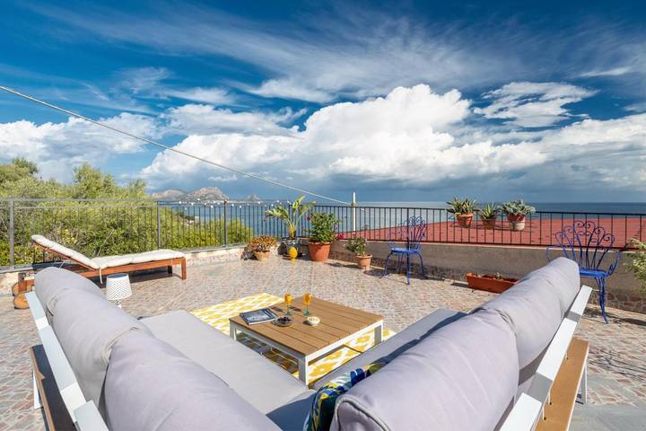 Villa per 4 persone, con terrazza e panorama, con animali domestici in Altavilla Milicia