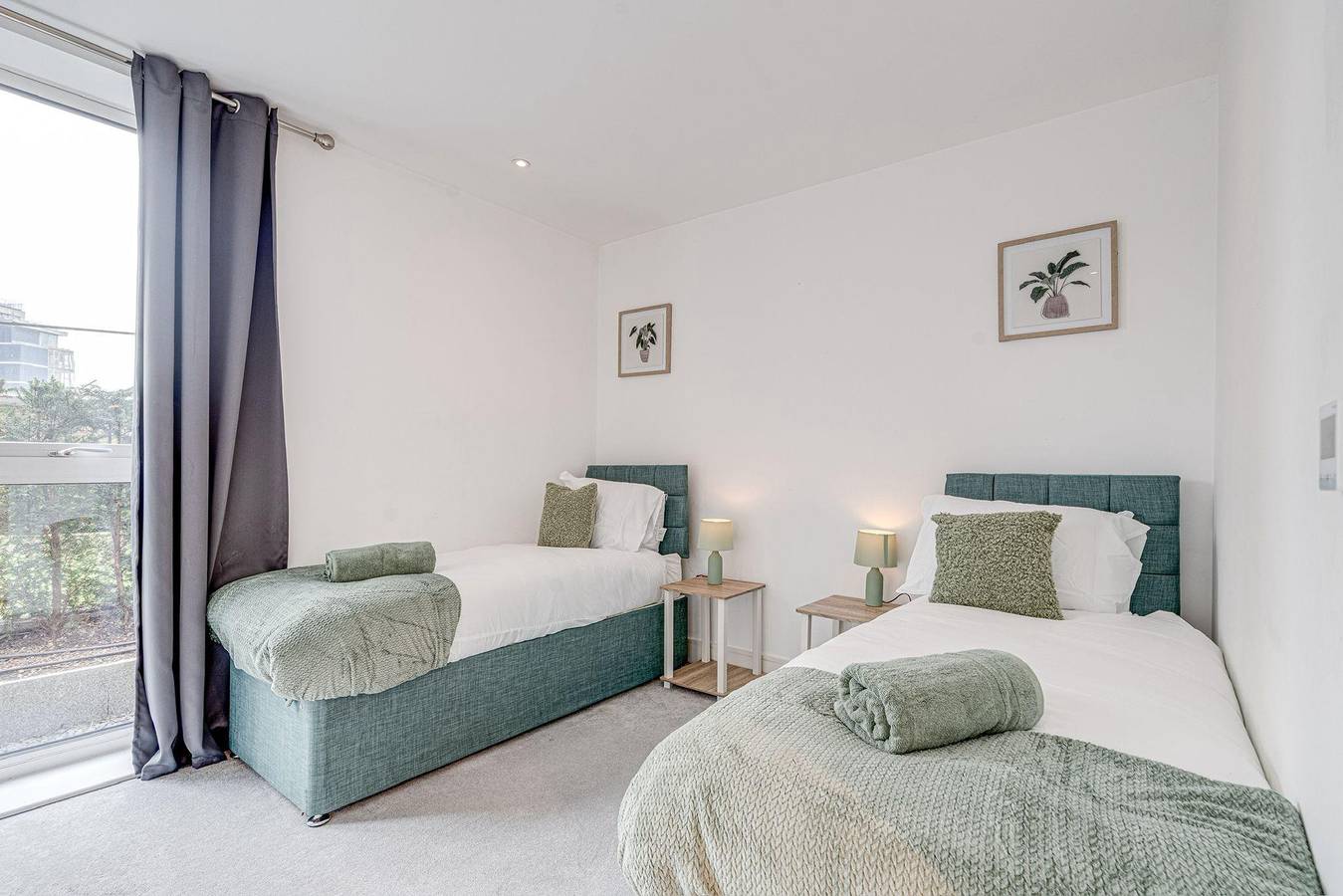 Entire holiday apartment, Battersea 2-Bed Apt, Sleeps 4 with Wifi in Wandsworth, London