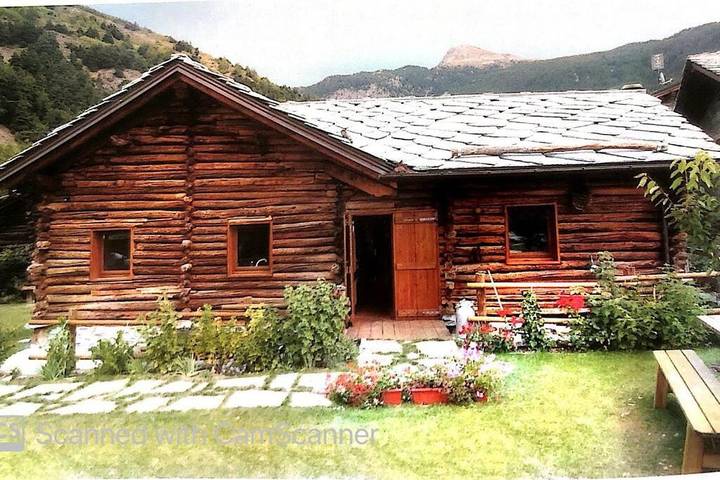 Villa per 8 persone, con Idromassaggio e Giardino nonché Sauna e Panorama in Valle d'Aosta