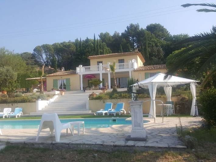 Location de vacances pour 6 personnes, avec piscine ainsi que jardin et jacuzzi à Lorgues - 3
