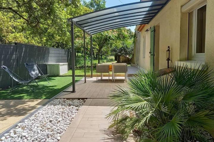 Location de vacances pour 6 personnes, avec jardin ainsi que terrasse et piscine à Saint-Paul-Trois-Châteaux - 2