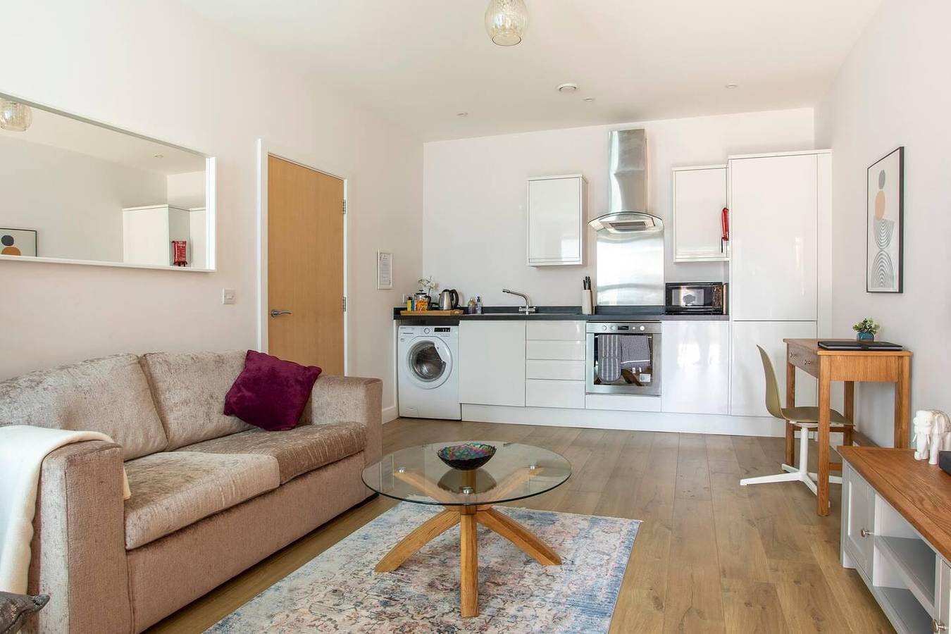 Entire holiday apartment, Castle Haven Sleeps 2 with Wifi in Surrey