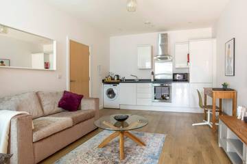 Holiday Apartment for 2 People in Surrey, South East England, Photo 2