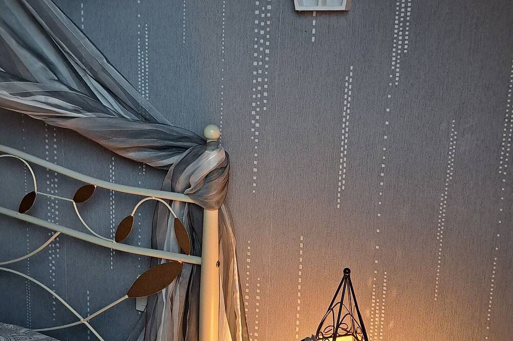 Nice fisherman wooden and stone house renovated in 2007 in the Iroise sea in Lampaul-Plouarzel, Brest region