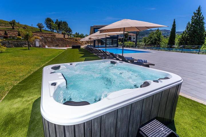 Location de vacances pour 2 personnes, avec Balcon et Terrasse ainsi que Jacuzzi et Jardin dans Refóios do Lima - 4