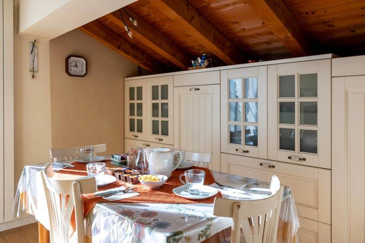 Ganze Wohnung, Ferienwohnung für 4 Personen mit Balkon/Terrasse in Costa Volpino, Iseosee