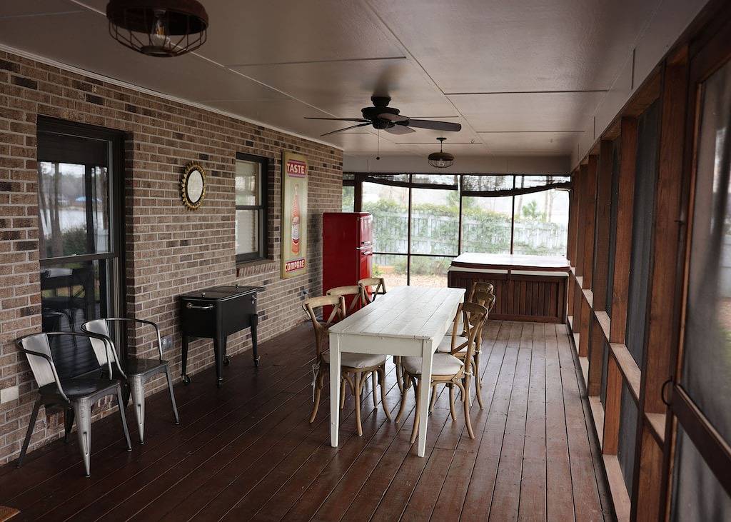 Lake Oconee Breathtaking Sunsets and Tons of Lake Frontage in Lake Oconee