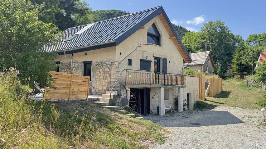Lodge for 6 people, with balcony in French Alps