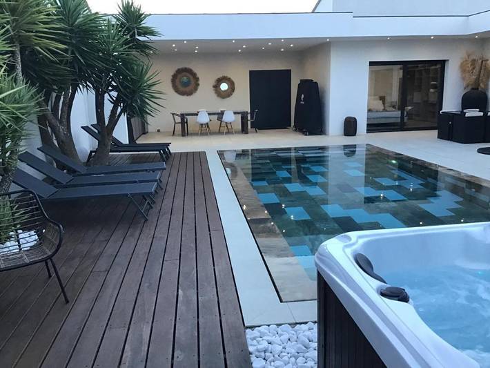 Villa pour 6 personnes, avec Jacuzzi et Terrasse ainsi que Jardin et Piscine à Saint-Cyr-sur-Mer - 2