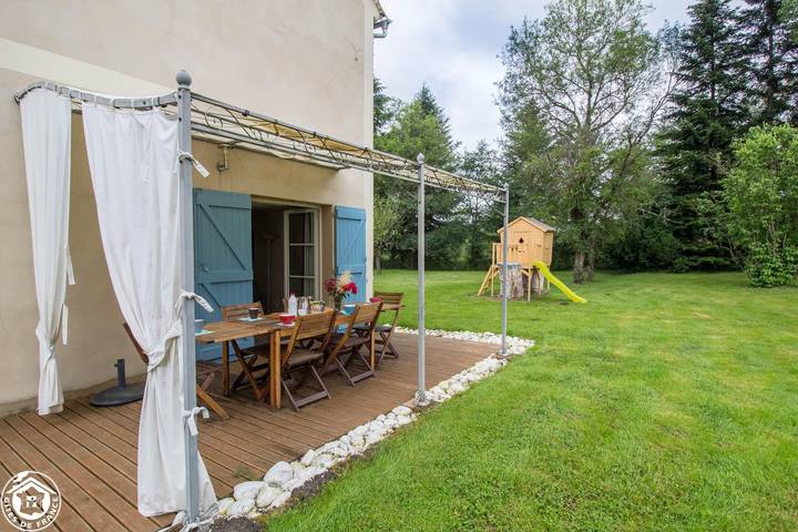 Gîte pour 8 personnes, avec terrasse et jardin