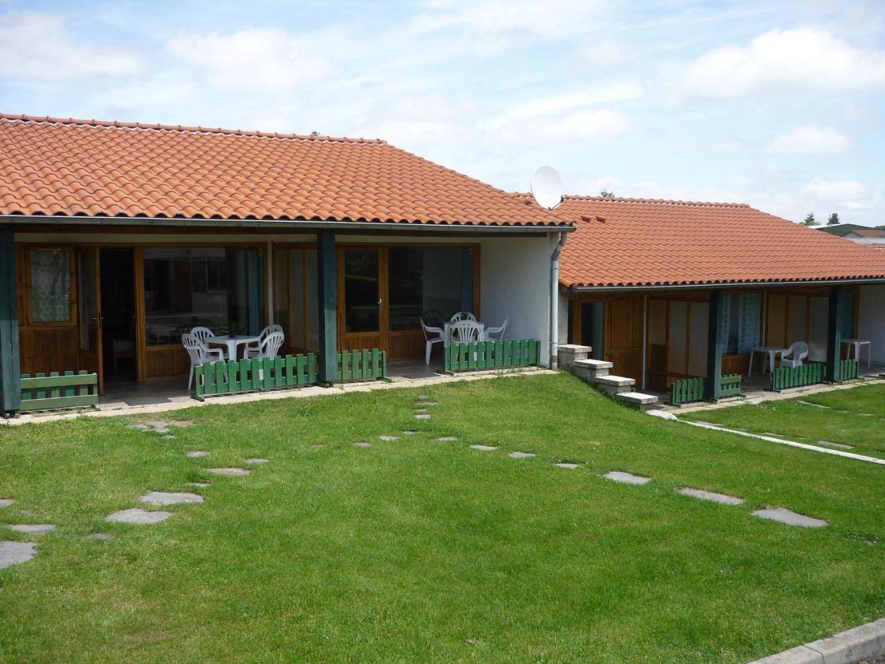 Appartement entier, Studio Apartment in Allègre, Parc Naturel Régional Livradois-Forez