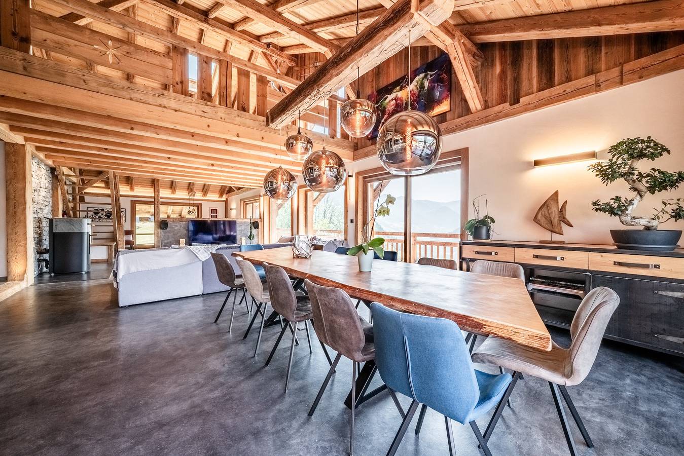 Chalet 'Le Perray Alpine Lodge' con vista sulle montagne, terrazza privata e Wi-Fi in Abondance, Les Portes du Soleil