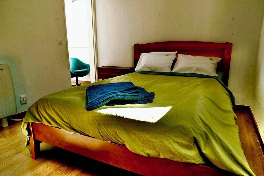 5-bedroom beach house ideal for groups 5 min walk from Carcavelos beach in Oeiras, Costa de Lisboa