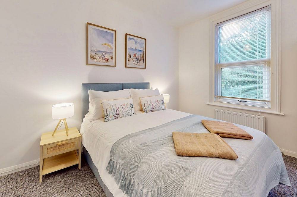 Bright and Central Victorian Home with Garden- New Staff Hired in Folkestone, Kent