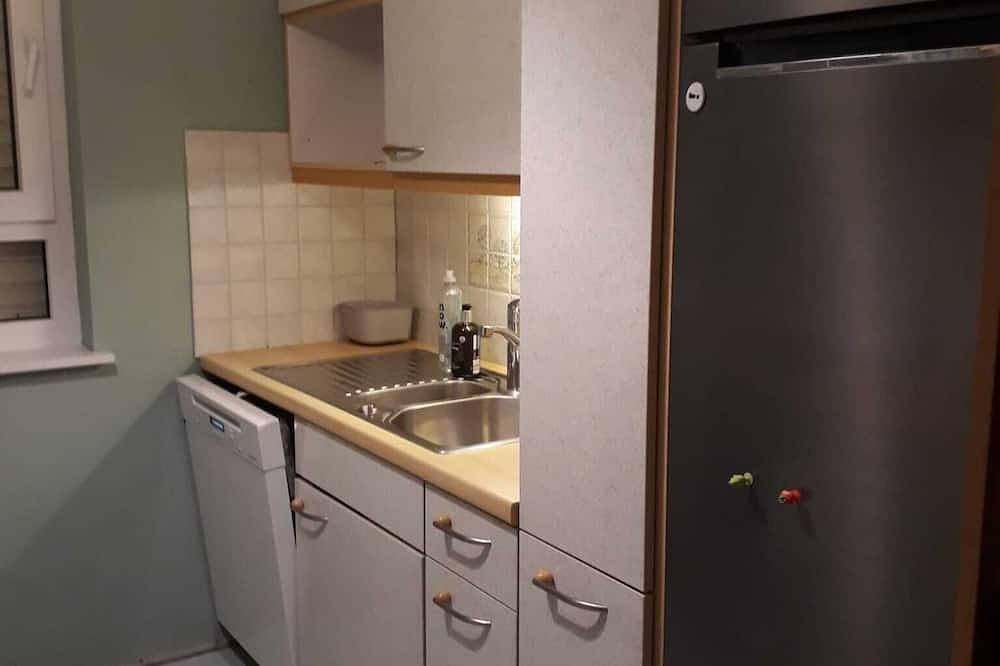 Geheel appartement, Large bright vacation apartment_only for private guests_ no fitters in St. Leon-Rot, Rijndal
