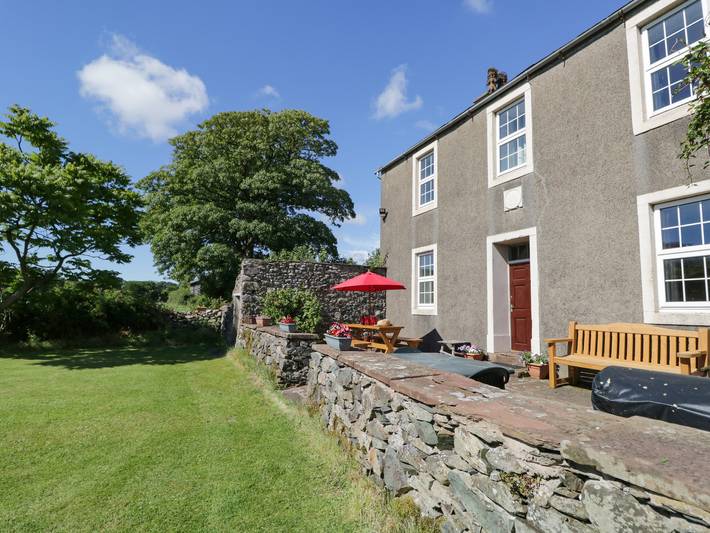Holiday home for 9 people, with garden in the Lake District