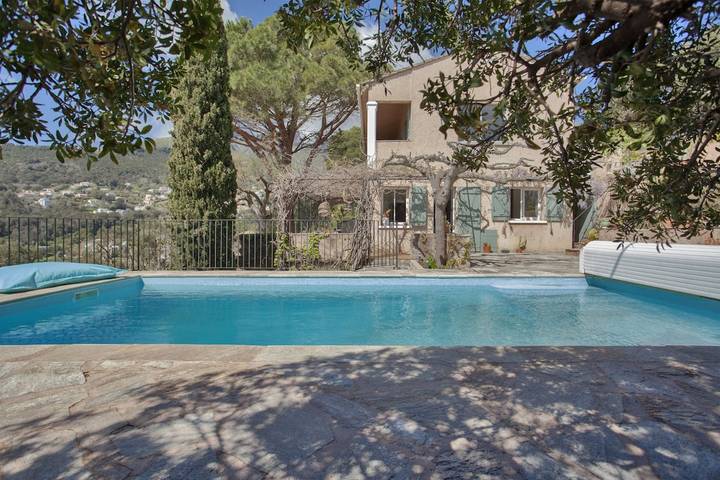 Villa pour 8 personnes, avec piscine et jardin, adapté aux familles dans Cap Corse - 2