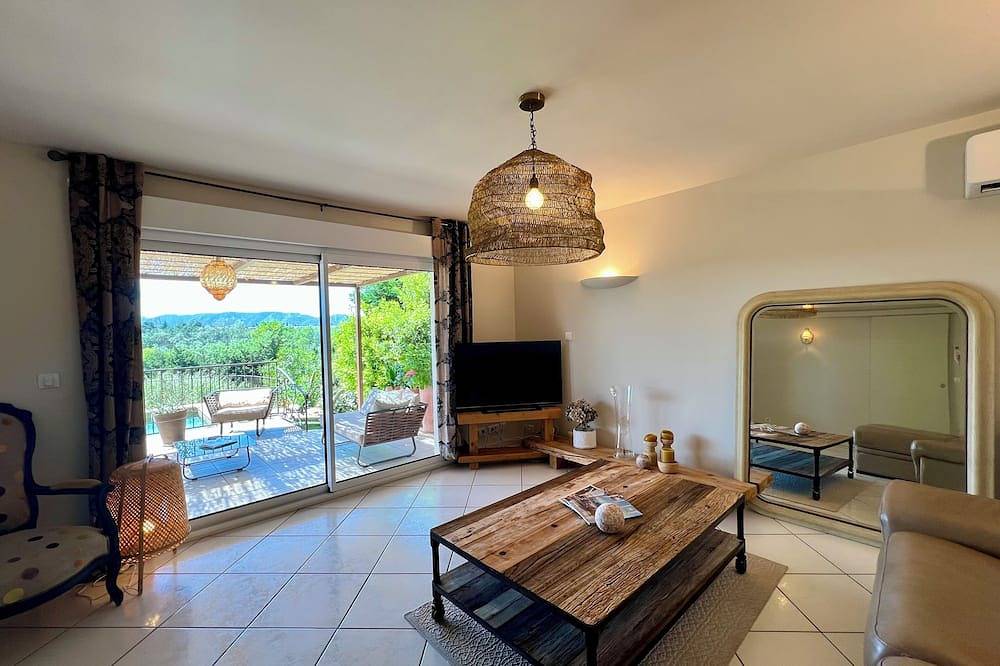 Eyragues bezaubernde Villa mit herrlichem Blick auf den privaten Alpilles-Pool von 1200 bis 2200 € in Eyragues, Arles und Umgebung