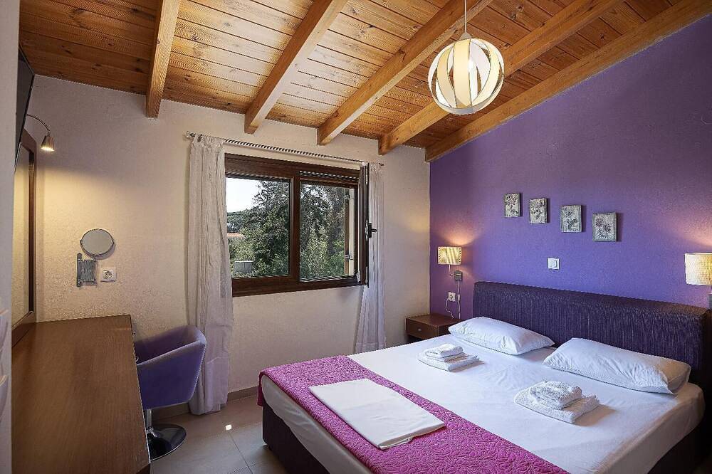 Villa Lemonia - Two Bedroom Villa, Sleeps 4 in Plataniás, Région de la Canée
