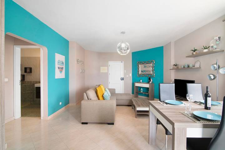 Appartement entier, Appartement de vacances « Blue House » avec piscine partagée, balcons et Wi-Fi in Armação de Pera, District de Faro
