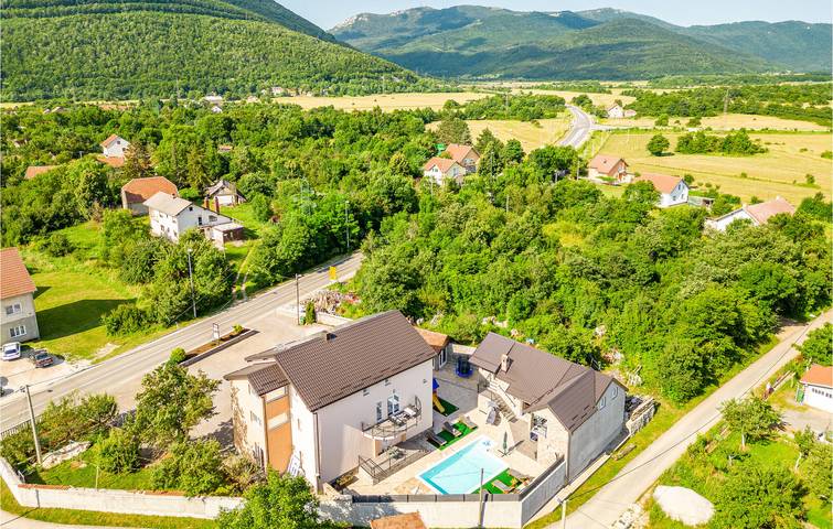 Ferienwohnung für 6 Personen, mit Terrasse und Ausblick sowie Pool - 1