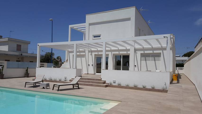 Appartamento intero, Appartamento "Elite Luxury Residence 2" con vista mare, piscina, Wi-Fi e terrazza in Racale, Golfo di Taranto