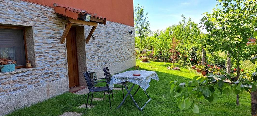 Apartamento para 2 personas, con jardín y vistas en Allariz